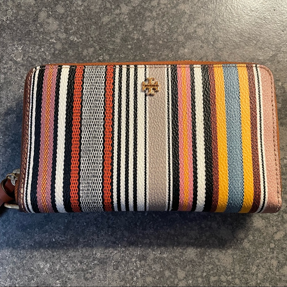Tory Burch wallet, mint condition.